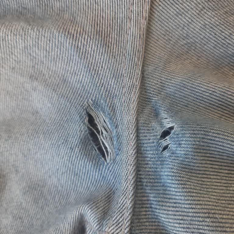 Kısa Sürede Yırtılan Pantolona Kullanıcı Hatası Denilmesi Ve Olumsuz Müşteri Hizmeti