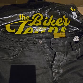 Kusurlu Pantolon Ve İlgisiz Müşteri Hizmeti