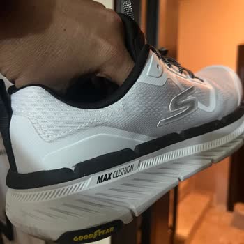 Skechers Aldığım Ayakkabıda Renk Atması Ve İlgisiz Mağaza