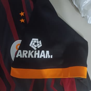Galatasaray Orijinal Formadaki Yazılar Kendiliğinden Sökülüyor