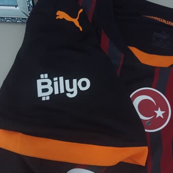 Galatasaray Orijinal Formadaki Yazılar Kendiliğinden Sökülüyor