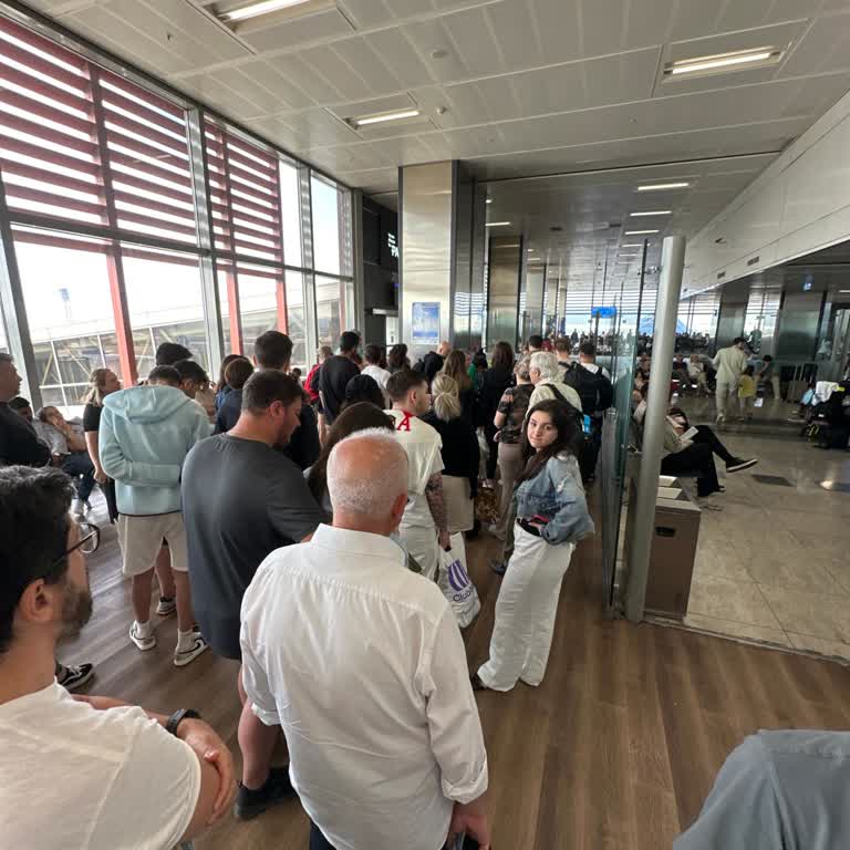 KıbrıS*Uçuşunda Bilgi Eksikliği Ve Kötü Muamele Nedeniyle Mağduriyet