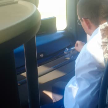 Otobüs Yolculuğunda İlgisizlik Ve Sigara Rahatsızlığı