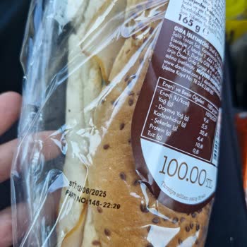 Taze Diye Satılan Sandviçten Küflü Peynir Çıktı, Ağır Kokuyordu