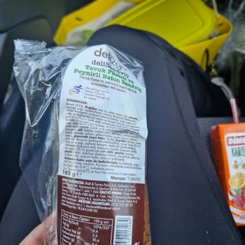 Taze Diye Satılan Sandviçten Küflü Peynir Çıktı, Ağır Kokuyordu