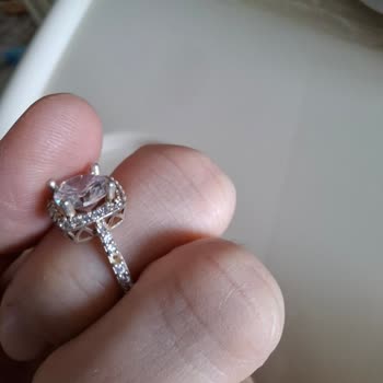 Aldığım Yüzük Hem Kusurlu Hem De İlgisiz Firma