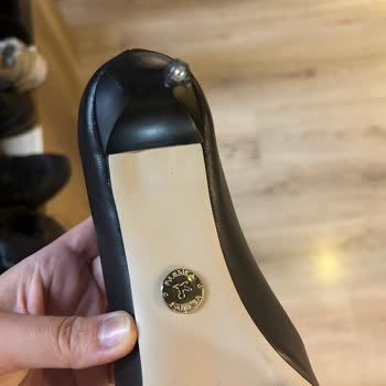 Aldığım Ayakkabılar Bir Günde Bozuldu Müşteri Hizmetlerinden Yanıt Alamıyorum