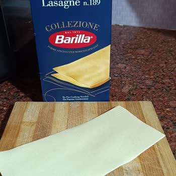 Моль в упаковке лазаньи Barilla