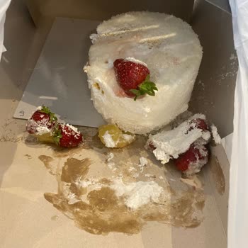 Siparişimdeki Pasta Dağılmış Ve Param İade Edilmedi