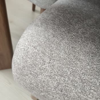 Kelebek Mobilya'dan Alınan Yemek Takımında Kumaş Ve Masa Sorunları