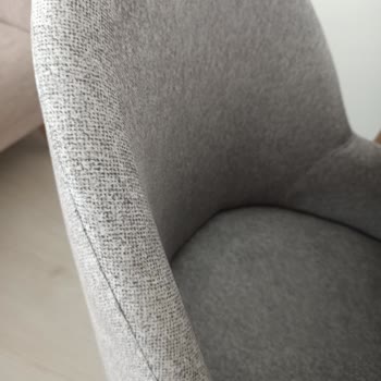 Kelebek Mobilya'dan Alınan Yemek Takımında Kumaş Ve Masa Sorunları