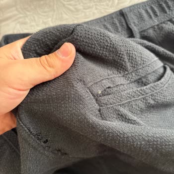 Pantolonun Kumaşı Dayanıksız, Sürekli Yırtılıyor