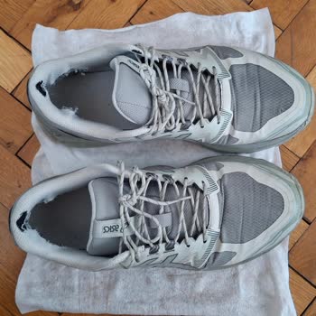 Asics Sneakers Kısa Sürede Yırtıldı Ve İç Astarları Söküldü