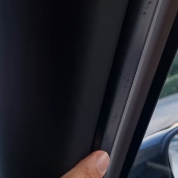 Mini Sıfır Araçta Kedi İzleri Ve Yetersiz Temizlik Şoku