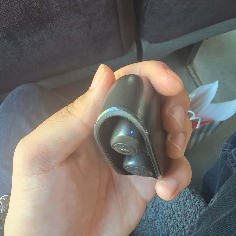 JBL Tune 100 TWS Kulaklıkta Bağlantı Ve Şarj Sorunu