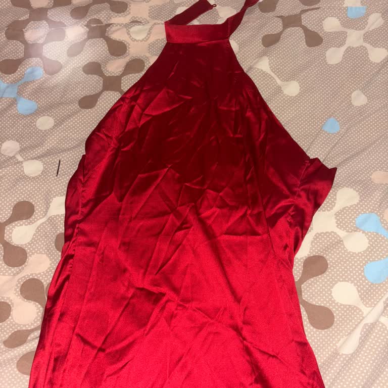 Hayal Kırıklığı Yaratan Elbise: Renk Farklı, Kalite Kötü, İade Yok!