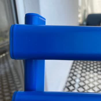 İkea'dan Aldığım Sandalyelerde Boya Sorunu Ve Noktacıklar Oluştu