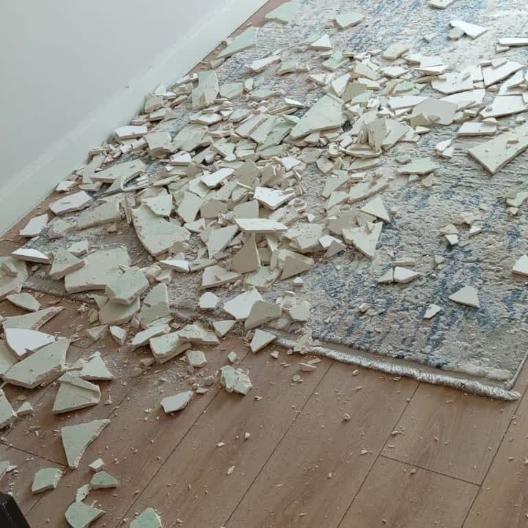 Bitmeyen İnşaatta Çöken Duvarlar Ve Güvenlik Endişesi