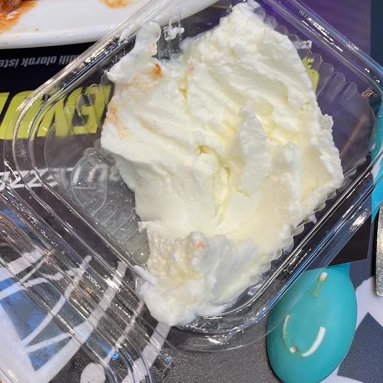 Servis Gecikmesi Ve Yoğurt İçin Ek Ücret Talebiyle Yaşanan Memnuniyetsizlik