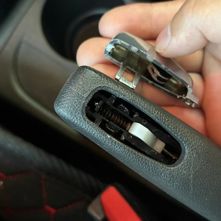 Opel Crosland El Freni Düğmesi Kırıldı, Yedek Parça Sorunu Ve Yüksek Maliyet