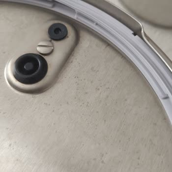 Fissler Düdüklü Tencerede İlk Kullanımda Kararma Ve Lekelenme Sorunu