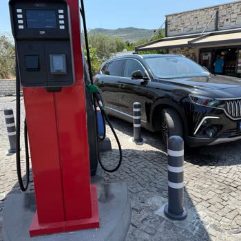 Petrol Ofisi Yakıt Pompası Yanındaki Demir Duba Aracıma Zarar Verdi, Şikayetim Sonuçsuz Kaldı