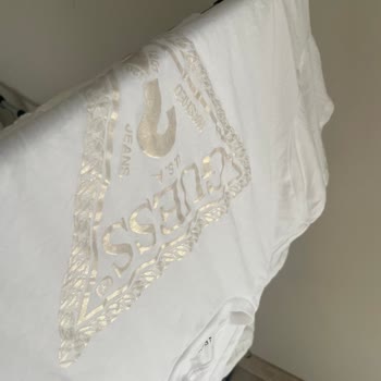 Aldığım Guess Tişörtün Altın Rengi Hızla Soldu