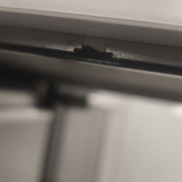 Samet A. Ş Mutfak Dolabı Çekmecelerinde Sürekli Kırılan Tırnak Sorunu