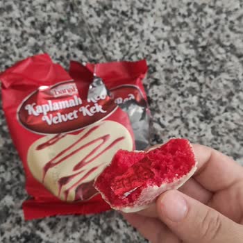 Kek İçinden Çıkan Poşetle Şok Yaşadım