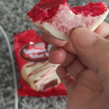 Kek İçinden Çıkan Poşetle Şok Yaşadım