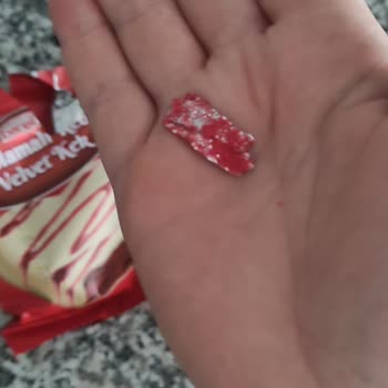 Kek İçinden Çıkan Poşetle Şok Yaşadım