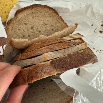 Market Siparişlerinde Sürekli Bayat Ve Küflü Ekmek Sorunu Yaşanıyor