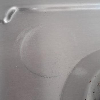 Yeni Set Üstü Davlumbazda İnatçı Lekeler Ve İzler Oluşuyor