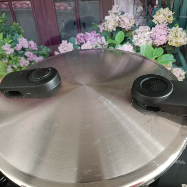 Fissler Düdüklü Tencerede İlk Kullanımdan İtibaren Çizgi Sorunu Ve Hayal Kırıklığı