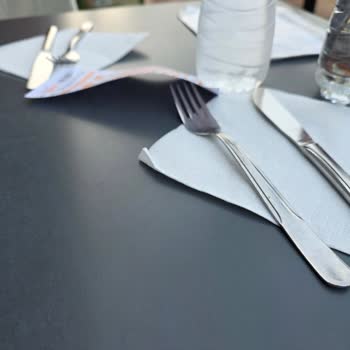 Balçova Köfteci Yusuf'ta Hayal Kırıklığı: Kötü Servis Ve Kalitesiz Ürünler