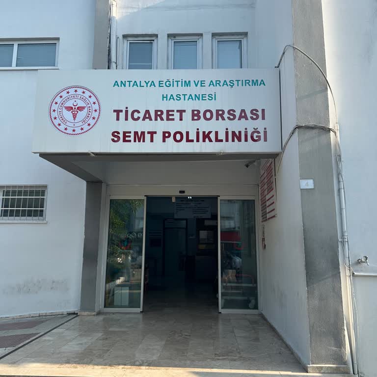 Akşam Poliklinikte Doktor İlgisizliği Ve Kaba Davranış