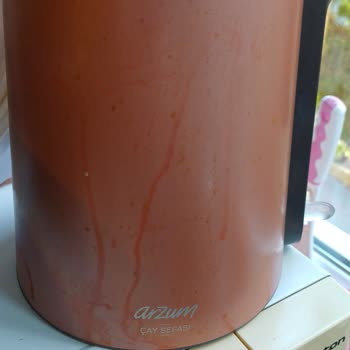 Arzum Çay Makinesinin Dış Yüzeyinde Kısa Sürede Oluşan Lekeler