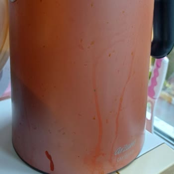 Arzum Çay Makinesinin Dış Yüzeyinde Kısa Sürede Oluşan Lekeler