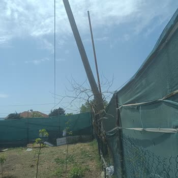 Büyükçekmece'de Tehlikeli Telefon Direği İçin Acil Müdahale Bekleniyor