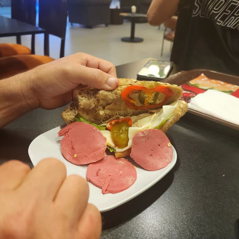 Aktarma Uçuşumuz Beklemedi Saatlerce Havaalanında Mağdur Olduk