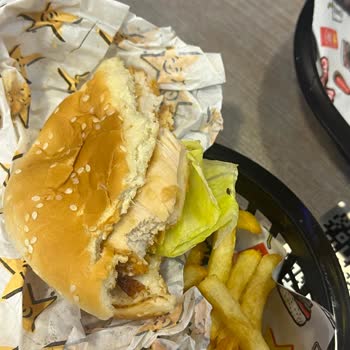 Carl's Jr. Hijyen Sorunu Ve Yetersiz Müdahale