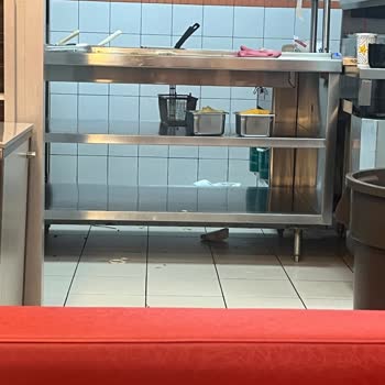 Carl's Jr. Hijyen Sorunu Ve Yetersiz Müdahale