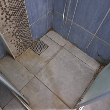 Hotel First Class (Didim) Küf Kokusu, Pis Çarşaflar Ve Mikrop Kapan Çocuğumuzla Kötü Tatil Deneyimi!