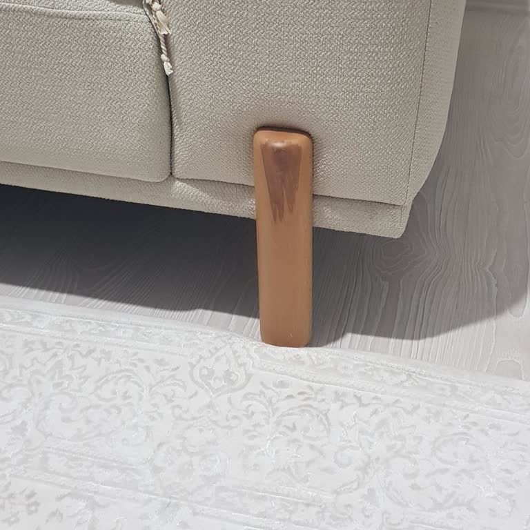 Teslim Edilen Koltuk Takımının Ayakları Mağazadakinden Farklı Ve Pürüzlü Geldi