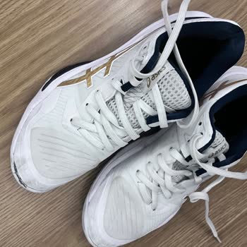 Kısa Sürede Deforme Olan Voleybol Ayakkabısı Ve Yetersiz Müşteri Hizmeti