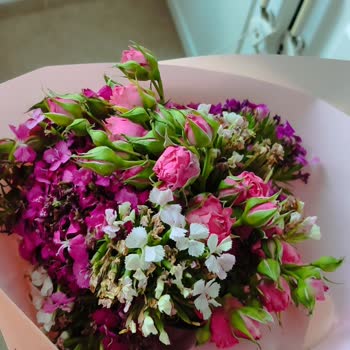 Sipariş Edilen Çiçeğin Yanlış Gönderilmesi Ve Müşteri Hizmetlerinden Destek Alınamaması