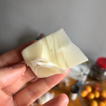 Sütaş Kaşar Peynirinde Yeşil Plastik Benzeri Yabancı Maddeyle Karşılaştım