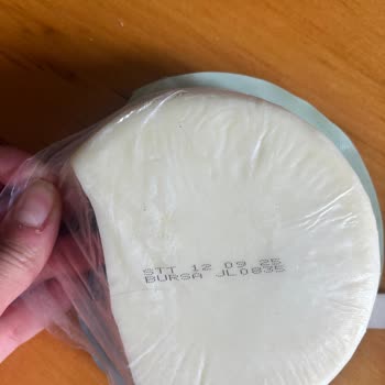 Sütaş Kaşar Peynirinde Yeşil Plastik Benzeri Yabancı Maddeyle Karşılaştım