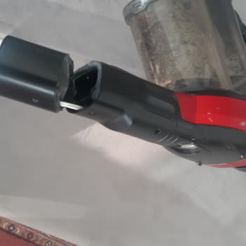 Philips XC7043 Elektrikli Süpürge Sapı Kırıldı, Servis Destek Vermedi