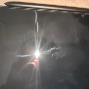 Spigen Ekran Koruyucu Çizik Ve Deformasyon Sorunu Kullanım Zorluğu Yaşatıyor